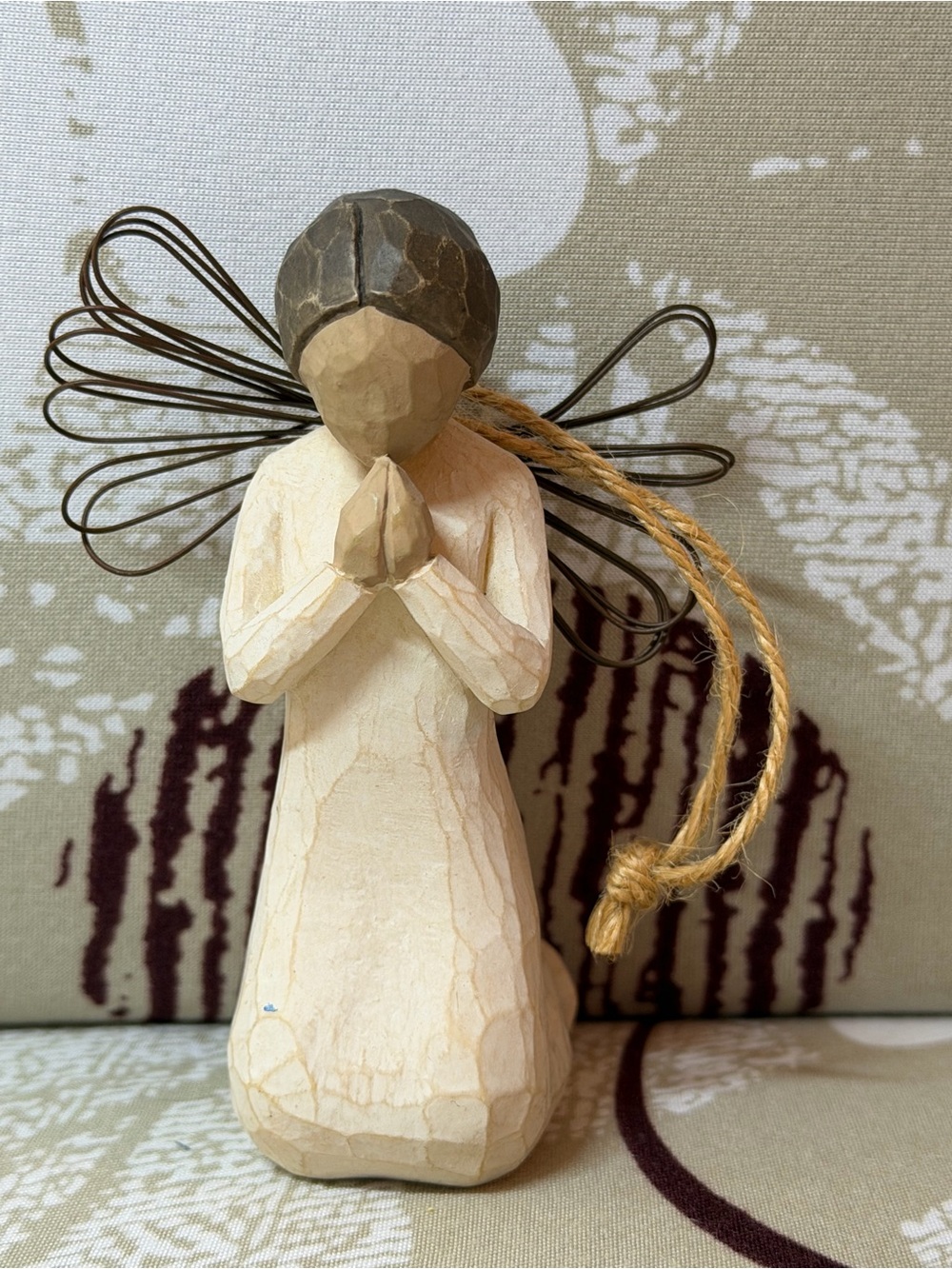 Willow Tree Cream Gown Brown-Haired Praying Angel Figurine